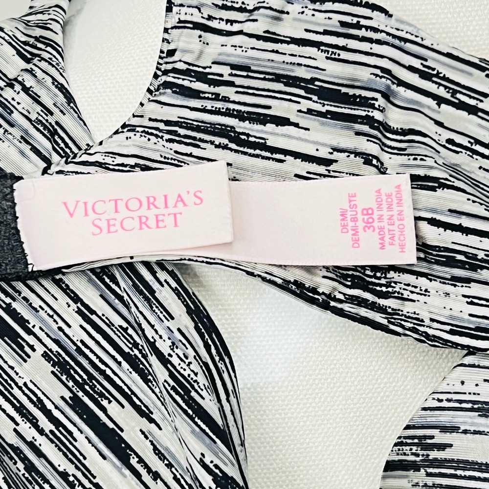 Victoria Secret Lot of 2 Women’s Push Up Bras Black and Blue 36B - Picture 7 of 14